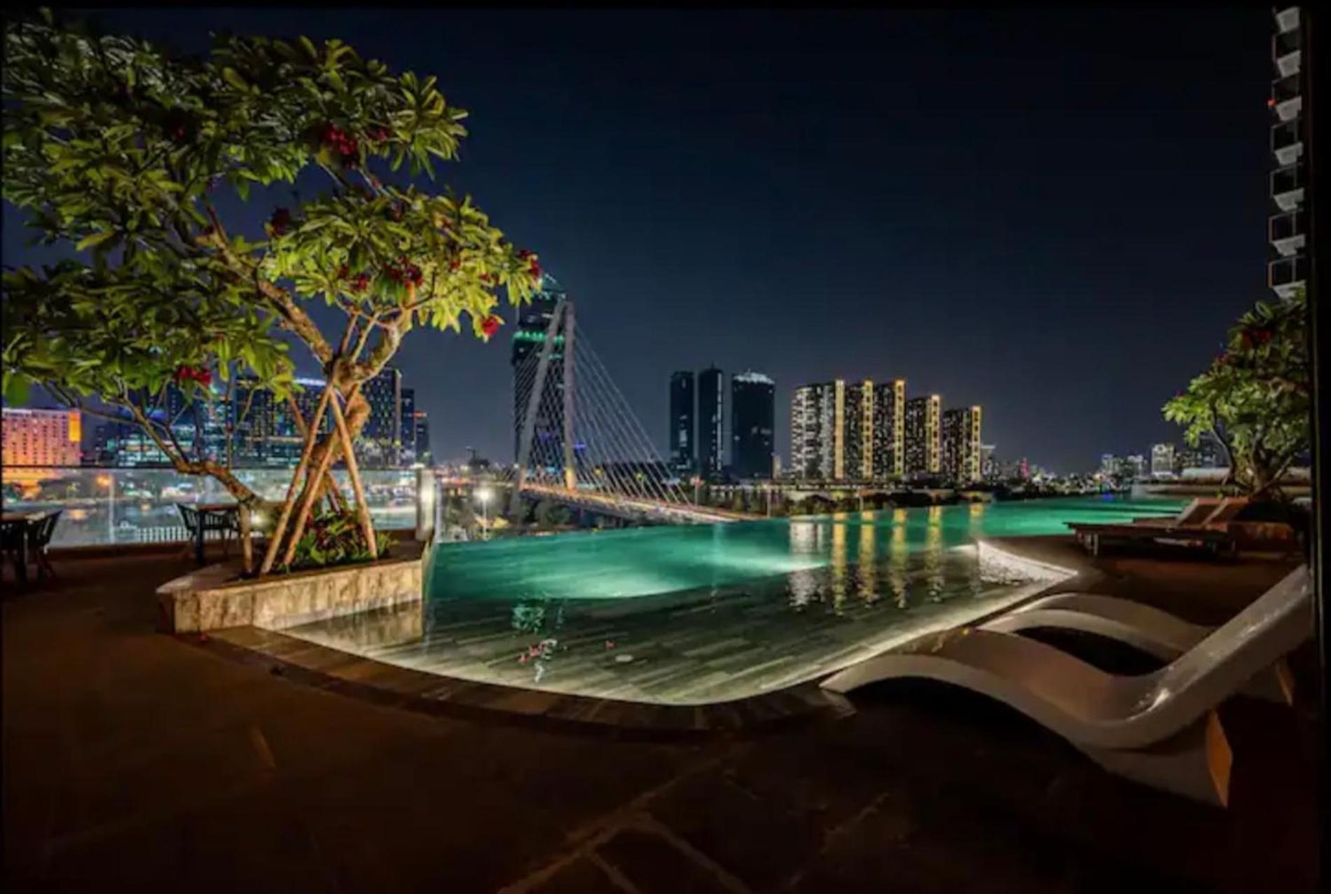 The Opera Apartment Cental Saigon Free Pool-Gym-Sauna Room- Golf Mini ホーチミン市 エクステリア 写真