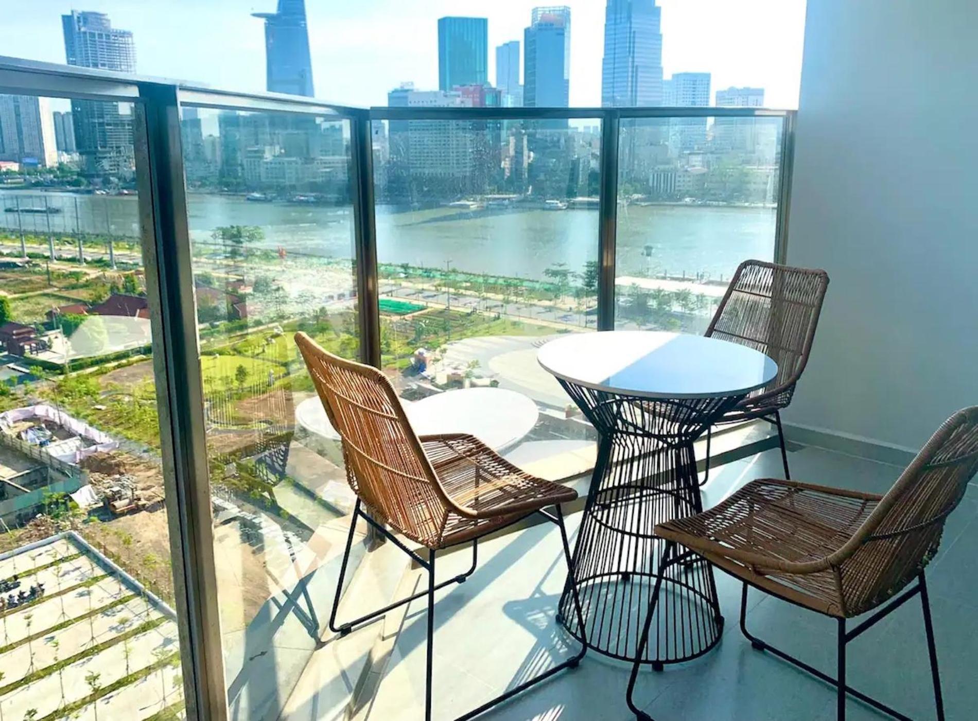 The Opera Apartment Cental Saigon Free Pool-Gym-Sauna Room- Golf Mini ホーチミン市 エクステリア 写真