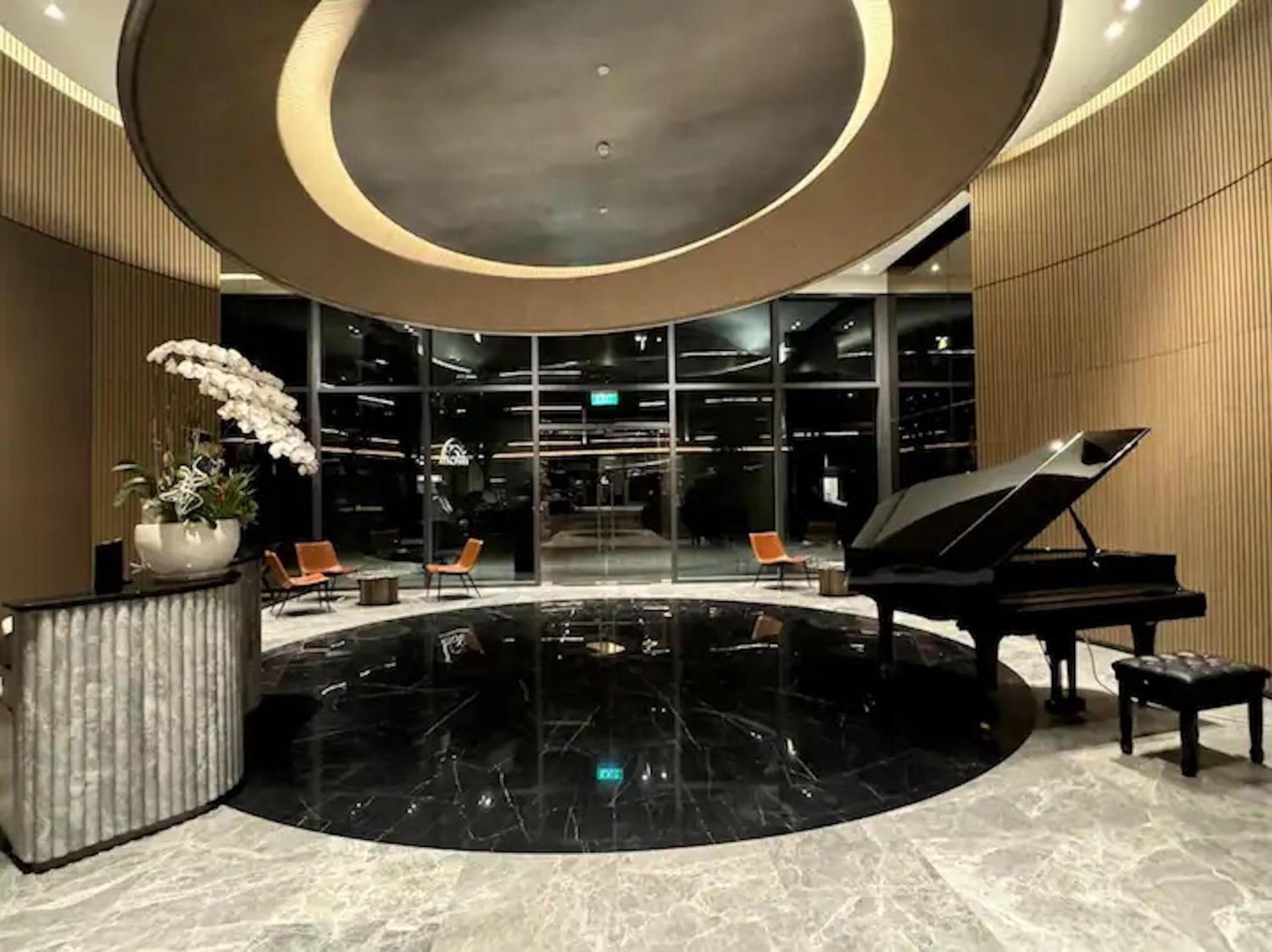 The Opera Apartment Cental Saigon Free Pool-Gym-Sauna Room- Golf Mini ホーチミン市 エクステリア 写真
