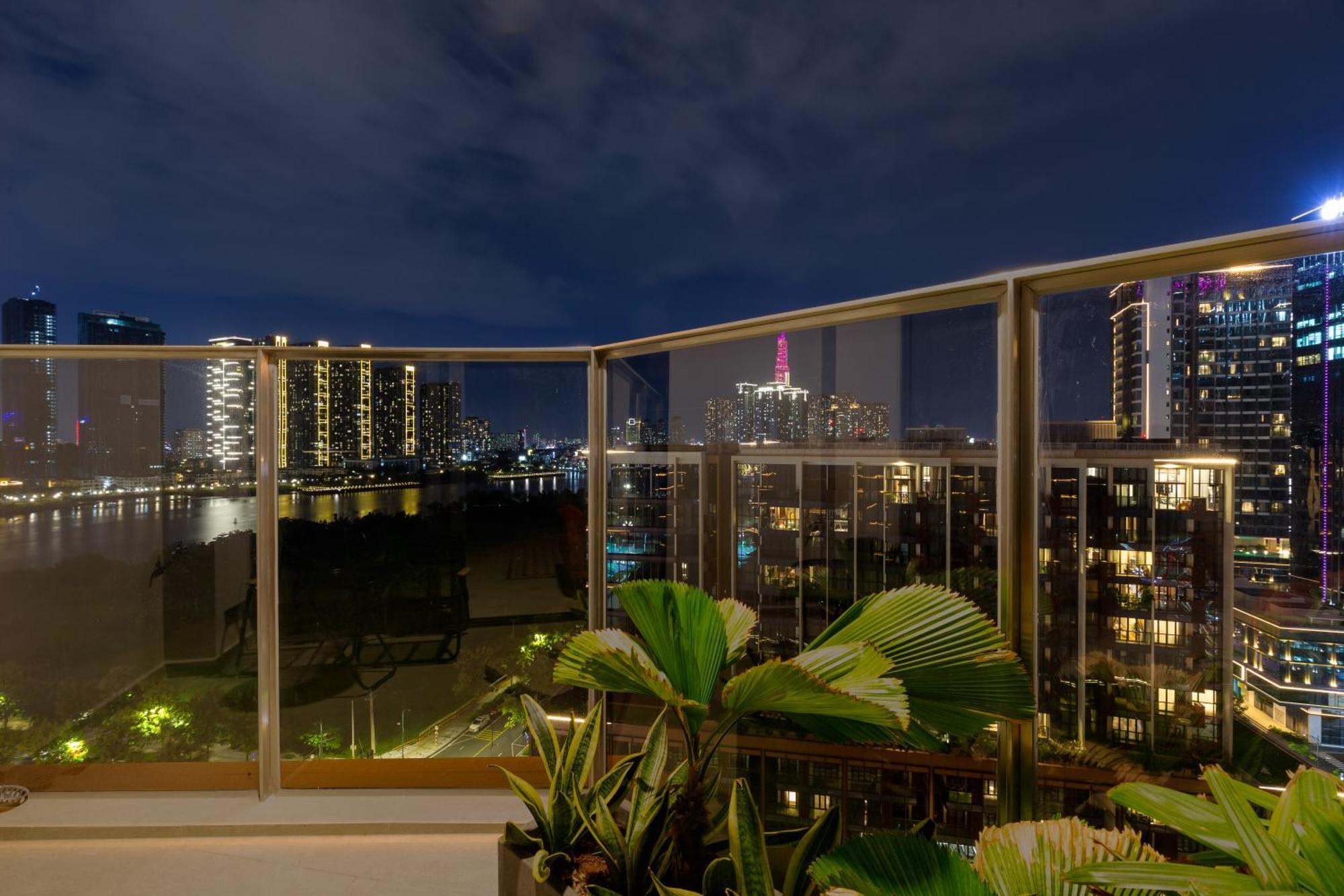 The Opera Apartment Cental Saigon Free Pool-Gym-Sauna Room- Golf Mini ホーチミン市 エクステリア 写真